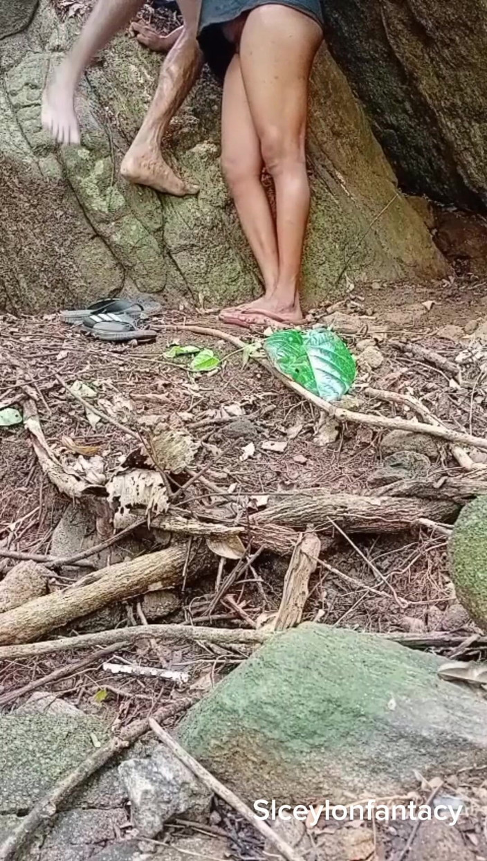 SLXXStudio: Vrouw werd geneukt met buurvrouw terwijl haar man in de...