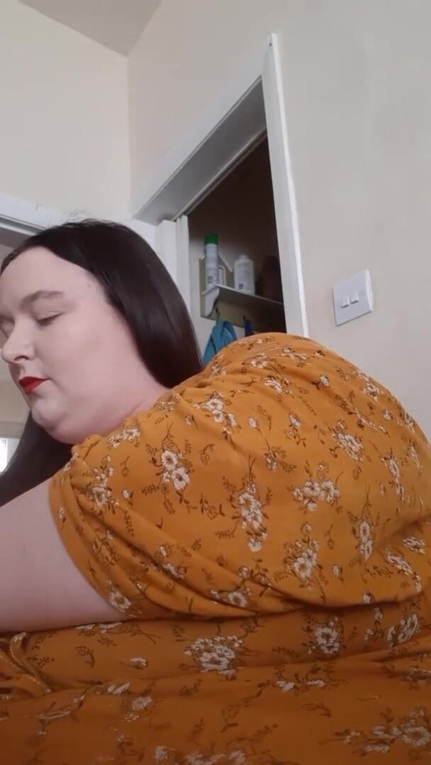 SSBBWLadyBrads: Eksklusif klub penggemar - mengenakan riasku