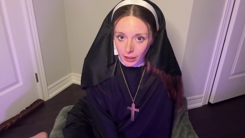 Nadia Foxx: Bu elit manastırdan ayrı olmayı umut eden masum rahibe içeri...