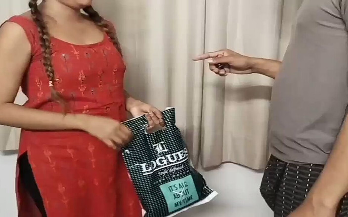 Fantacycutting: Uma garota veio para fazer blusa para si mesma