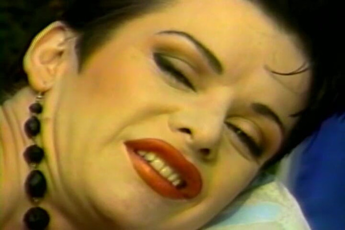 Vintage Babes: Ea este o gagică vintage uimitoare în bikini căreia îi place să...