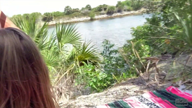 Sparks Go Wild: Funken Werden Wild Ficken, Während Sie Tangas Am Strand Tragen