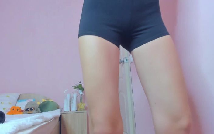 Skinny_lady69: Cameltoe Ganti Celana Pendek