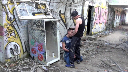 FIRST SEX EXPERIENCE WITH BOY: Philip tiene suerte de ser follado por la polla XXL...