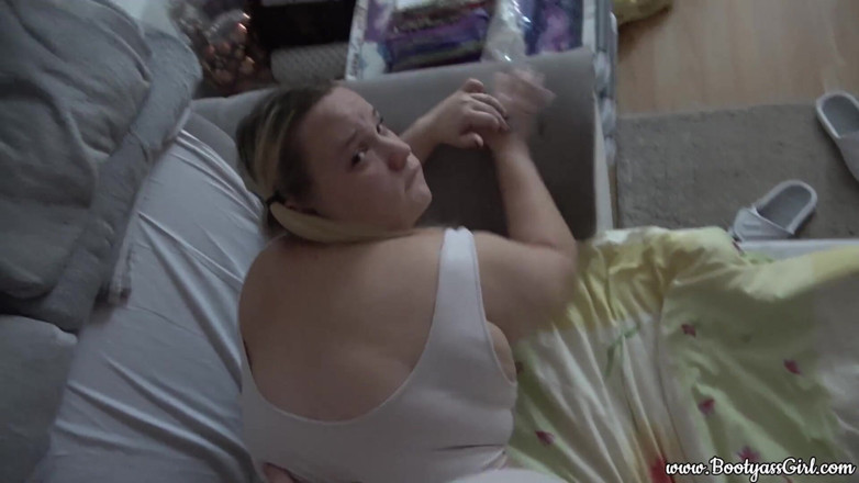 Bootyass Girl: Deepthroat in different positions until he cum