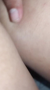 La femme de ma meilleure amie me supplie de la baiser, puisque son mari est en voyage et qu’elle est très excitée