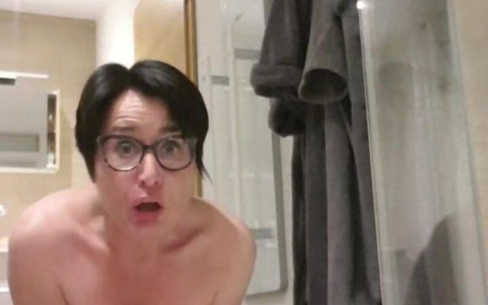 JulieEroticDress: Squirt in Shower