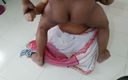Aria Mia: Сосед трахает тамильскую горячую тетушку во время уборки дома - индийский секс (сперма на ней сзади)