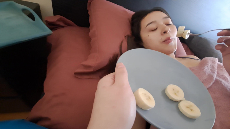 Miss Squirting: Setelah operasi, istri nakal ini dicrot di muka sama susternya...