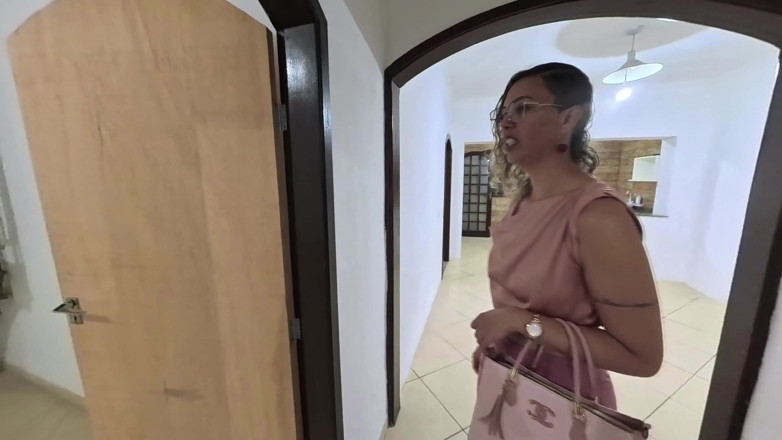 Gabi SweetCouplesStories: Agente imobiliária aceita boquete e sexo anal para vender propriedade