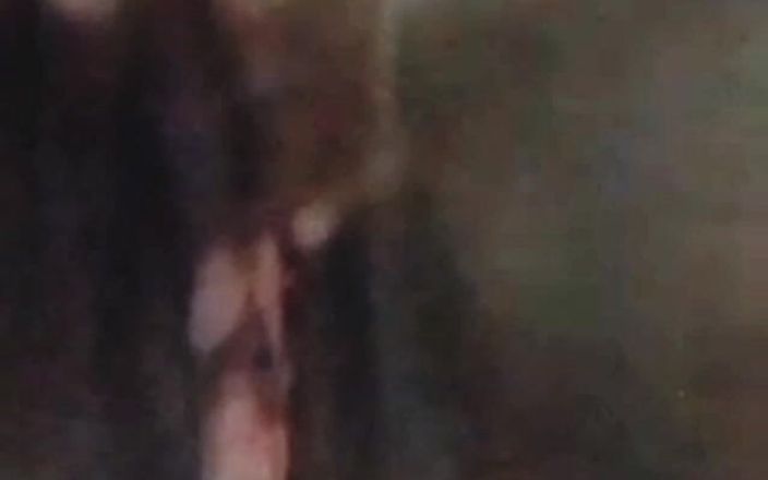 Me and my new slut: 在视频通话中指法和摩擦阴蒂湿润的阴户黑色