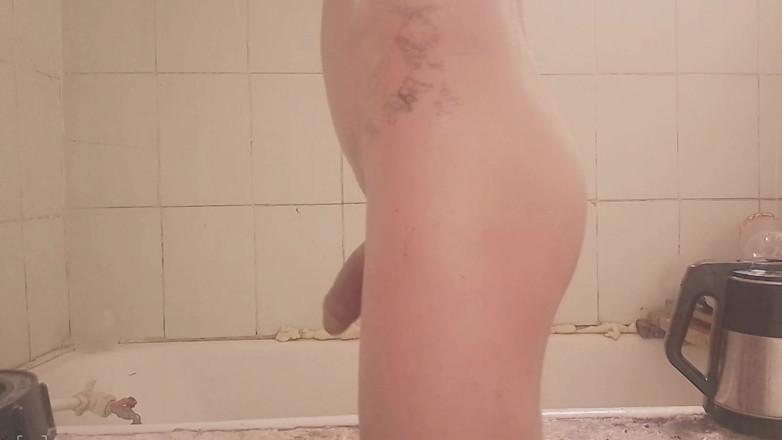 RayKris: Ragazzo fa il bagno