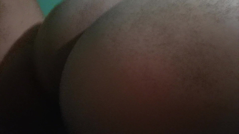 BigassMILF40: 妻がいないときに乗馬する金持ちデカ尻不貞隣人