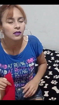 Follame Hermanastro, Solo Me Probe Los Regalos Que Le Compro a Su Novia Y No Aguanto Y Me Follo