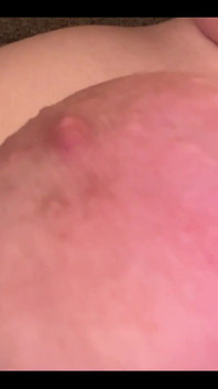 Ein Video von zwei verschiedenen Kameras (front- und rückseitengerichtete Telefonkameras)