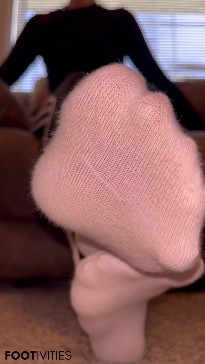 footivities: Silent Sock Tease - Ivys Feet - Footivities