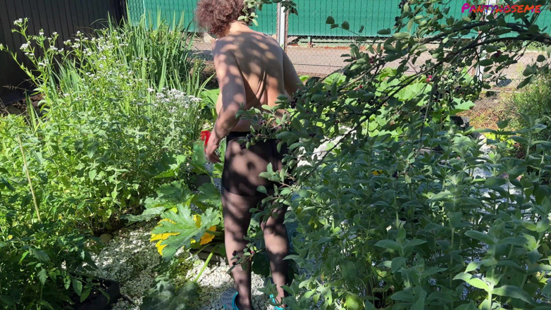 Pantyhose me porn videos: Mature Wife Gardening Outside in Pantyhose Gets Fucked by Her...