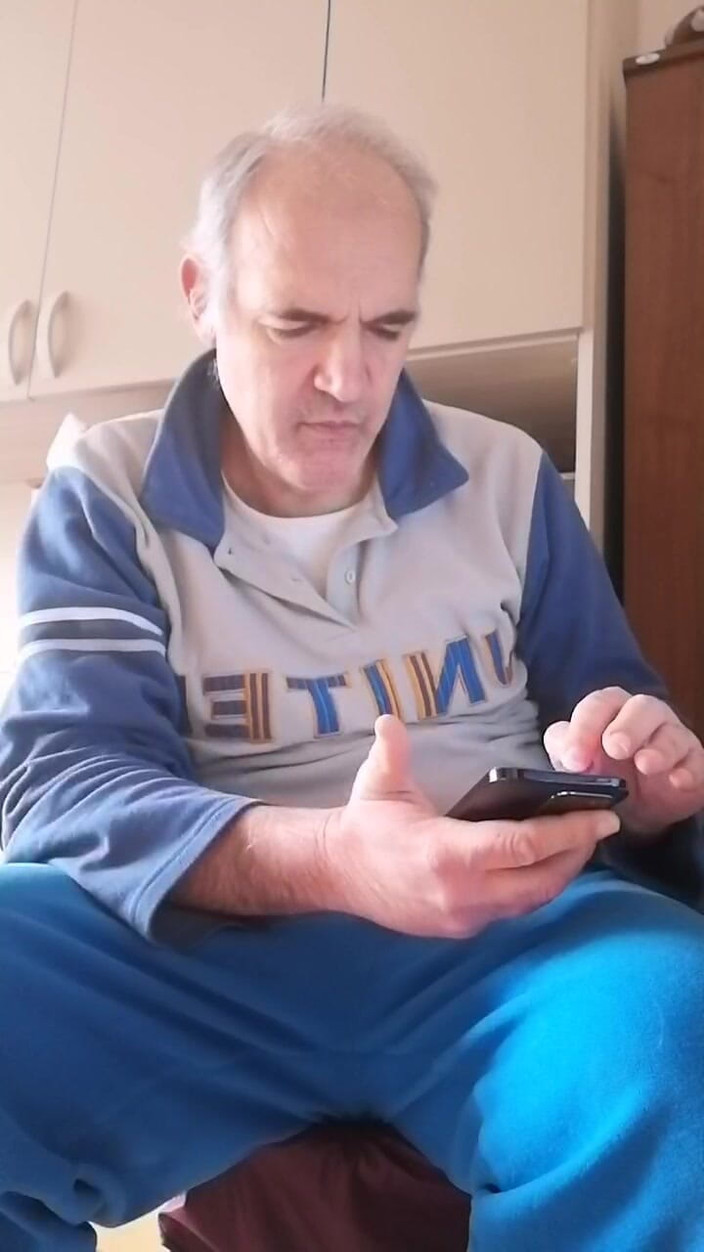 Setesesso7: Ich masturbiere meinen harten Schwanz und stecke meine Finger in...