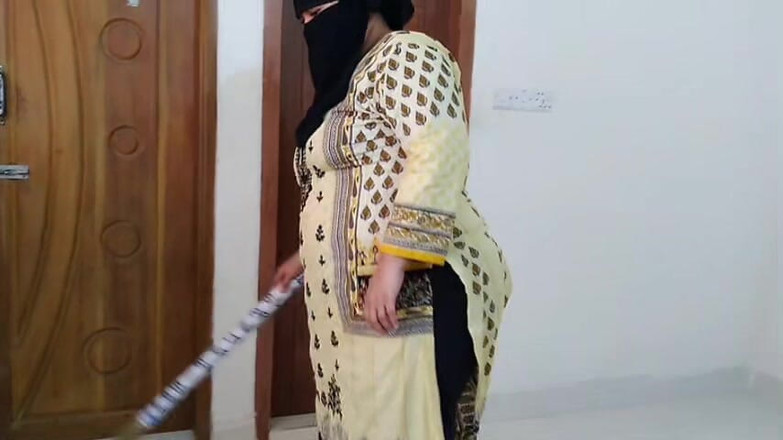 Aria Mia: Panjabi gorąca pokojówka czyści mój pokój, a następnie daję jej...