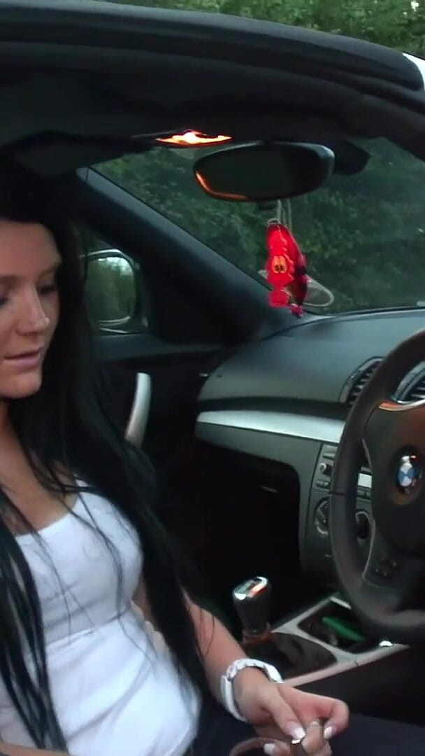Killergram: O curvă britanică frumoasă țâțoasă se fute într-o după-amiază de vară pentru...