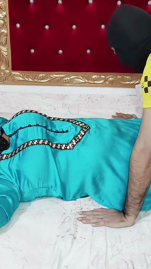 IndianHindiXxx: Stepson seduce, succhia grandi tette e scopa duro con la...