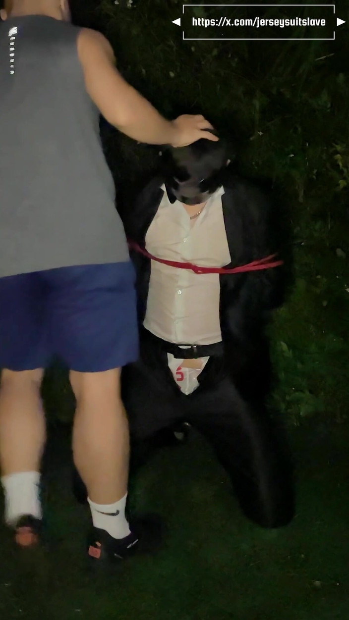 Human Urinal: Dräkten bekämpar skammen och förnedringen i det vilda