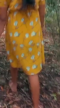 Tante desi ngentot memeknya habis-habisan di hutan sambil bugil