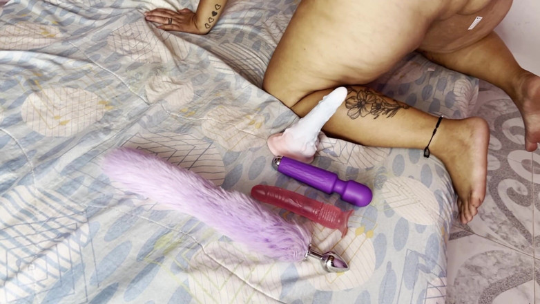 Lexly_16: Chica De Hermosa Vajina Se Marturba Con Un Dildo Hasta...