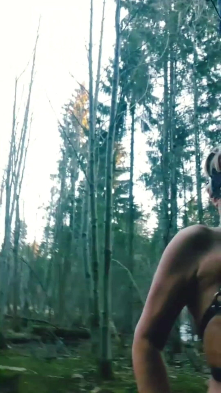 Crazyfamily 1970: Ibu tiriku kontolku di hutan