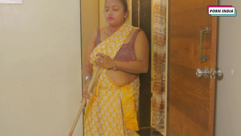Porn India Studio: sundar hot naukraani ki maalik dvara jordaar chudaee