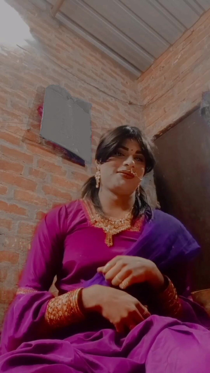 Urvashipatil123: Urvashipatil Rani Kinnar se diverte vestindo Salwar Kameez