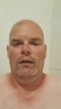 Una troia nella vasca da bagno