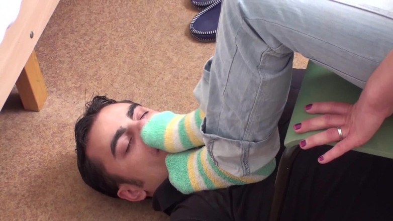 Foot Girls: Feet smelling - from chair