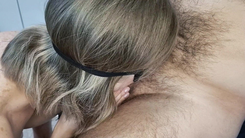 Mark: Si blonde pancutan seksi suka blowjob tekak slobbering mendalam
