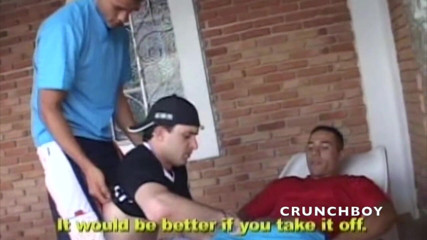 STRAIGHT BOYS CURIOUS FROM PRAHA: 来自普拉哈的直男足球运动员在户外无套做爱