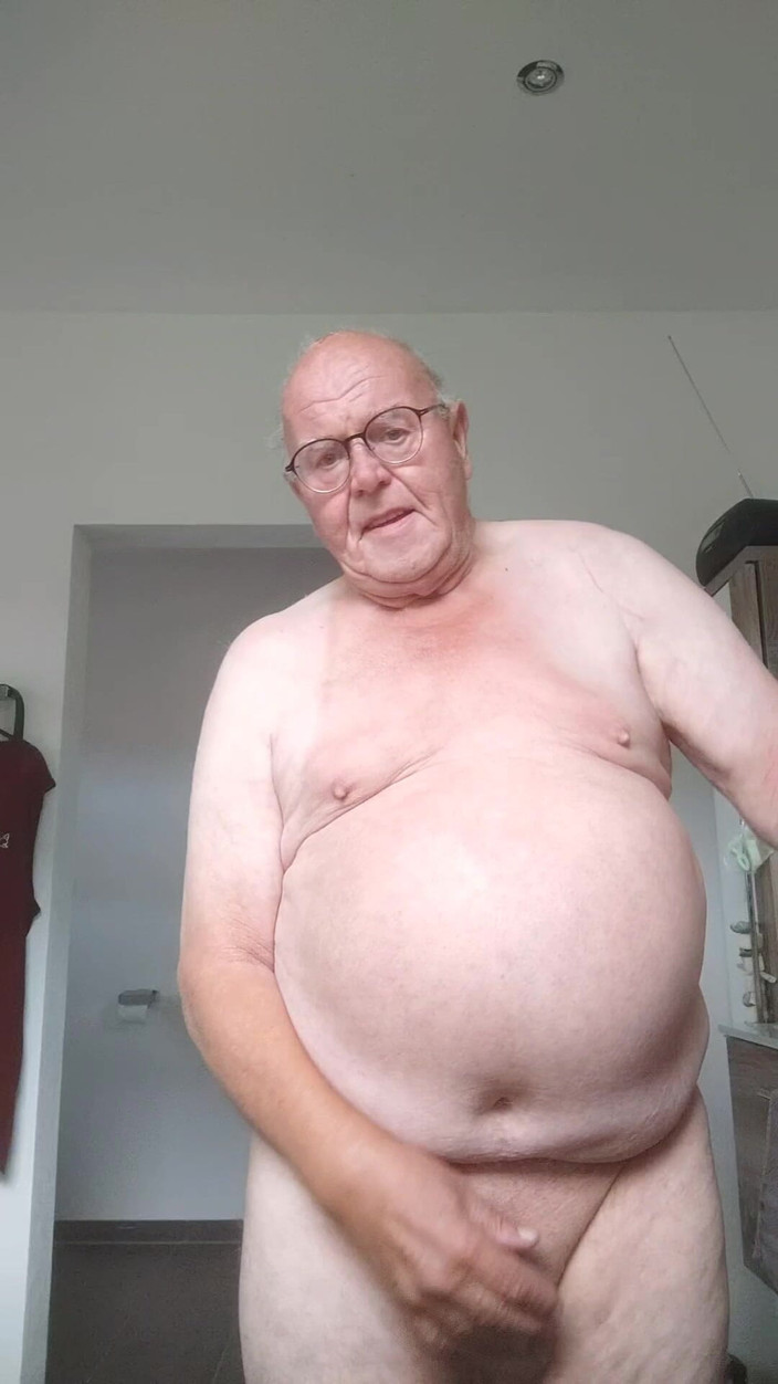 Karlchengeil: Pissing, Belting and Rough Cock Playing