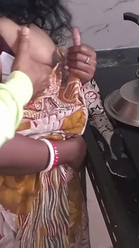 Indiancă telugu bhabhi sau devar în bucătărie la ora futaiului