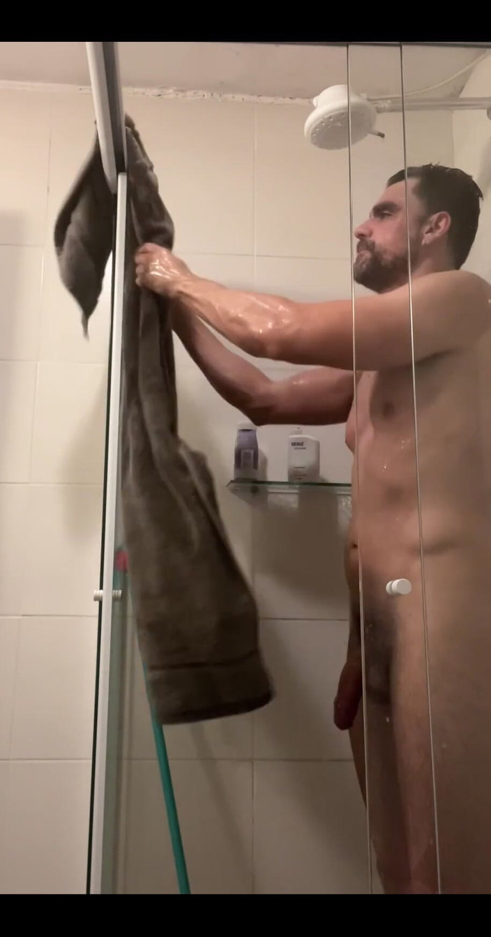 Kylefox: Mau bantuin aku cuci sendiri?