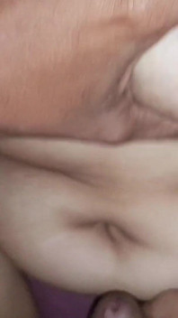 Desi indiano bella bhabhi mi ha chiamato nella sua stanza, e mi ha dato la possibilità di scoparla