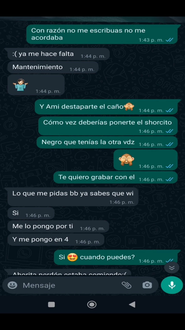 Mexicasero: 我穿着迷你短裤的朋友变得很热