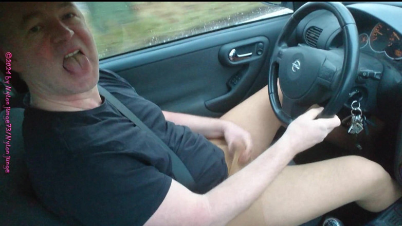 Carmen_Nylonjunge: In the morning in tights in the car - part 2