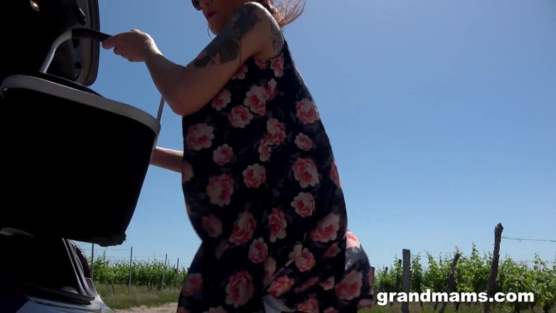 Grandmams: Picnic se convierte en sexo crudo por abuelas