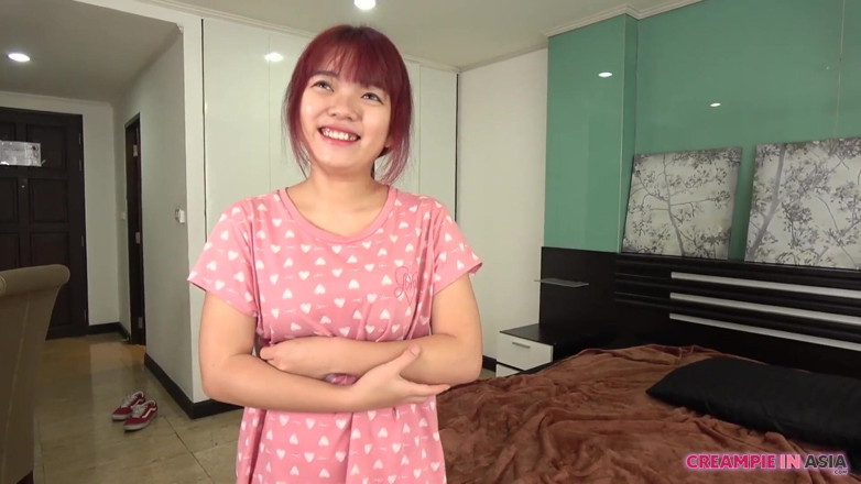 Creampie In Asia: Thais gecreampied. Het sperma stroomde eruit.