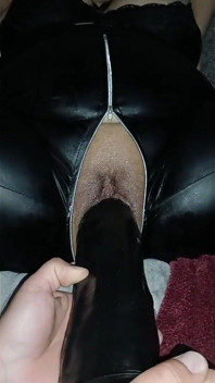 Geneukt door de nieuwe gigantische dildo vol.2