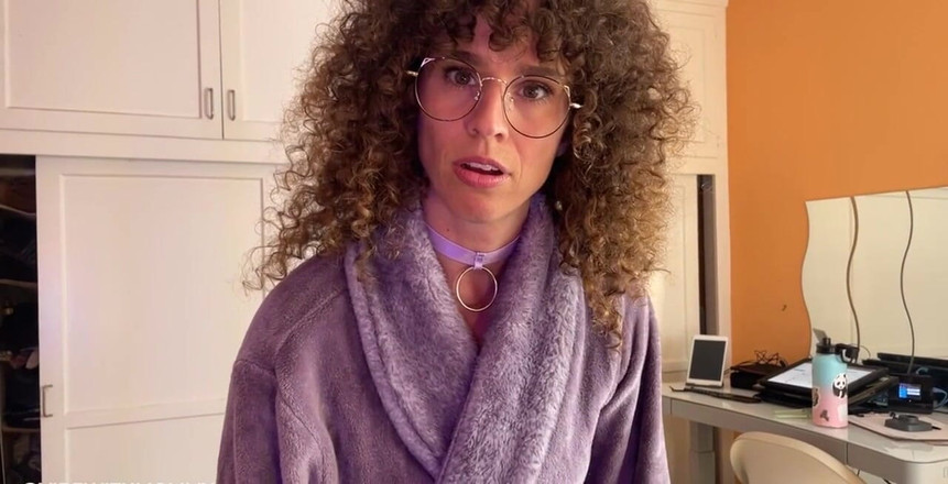 VibeWithMommy: Ibu Yahudi menangkap awak merenung pakaiannya berakhir dengan creampie berisiko