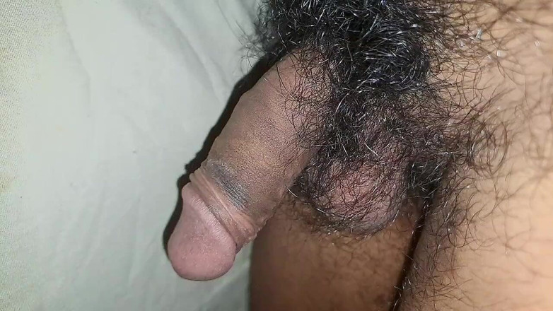 Desi_Porn_India: Jovem garoto indiano está mostrando seu pau grande parte 2.
