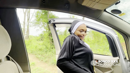 BongoXXX: Bu azgın rahibeyi siktim, tüm rahibeler bakire olmasına rağmen