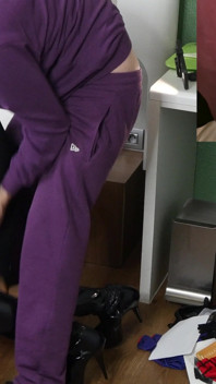 노라 폭스가 돌아와서 내 물건을 훔치려 하고 있어