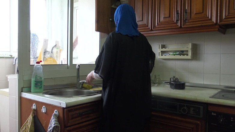 Souzan Halabi: Pembantu berhijab seks anal gaya doggy