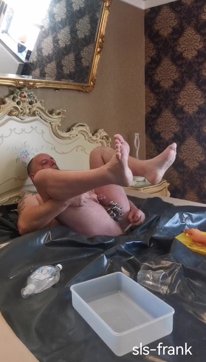 sls-frank: SLS-Frank diversão na cama com punho dildo